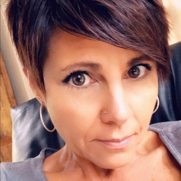 Meet your Posher, Shelley - Picture 2 of 2